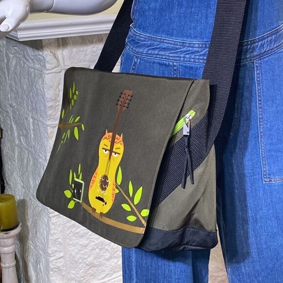 Authentic Gama-Go Birds Extra Large Heavy Nylon Messenger Bag Brown Owl Guitar - Picture 3 of 16